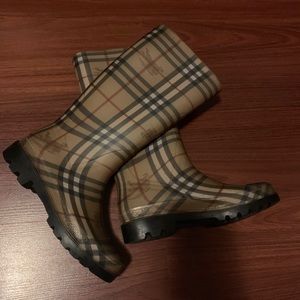 BURBERRY Check Rain Boots (Authentic)